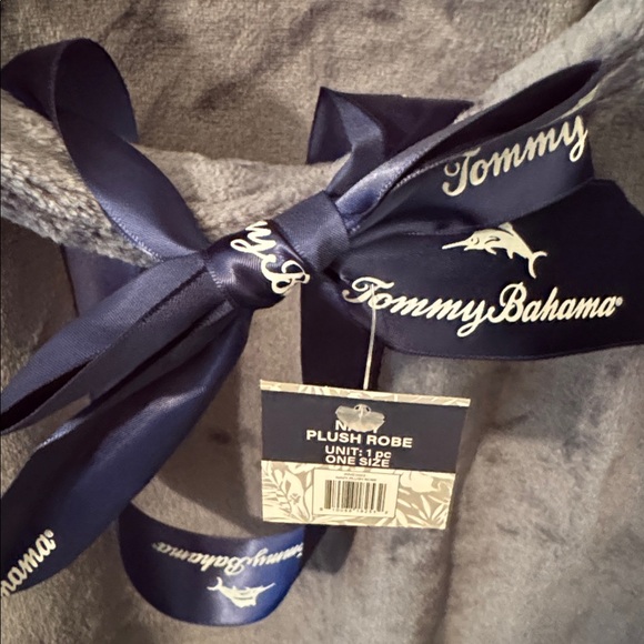 Tommy Bahama Plush Grayish Blue Bath Robe with plaid trim. NWT One Size - Picture 11 of 12